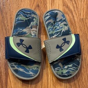 Under Armour Kids Camo Slide Sandals - Navy and Olive